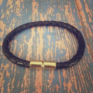 Men’s black beaded leather bracelet